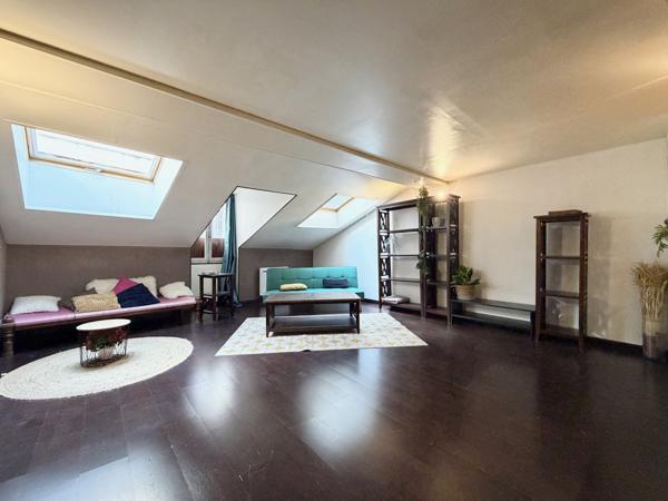 Chambéry (73000) Appartement T2 - 3ème étage - rue piétonne - centre historique Chambéry - Savoie