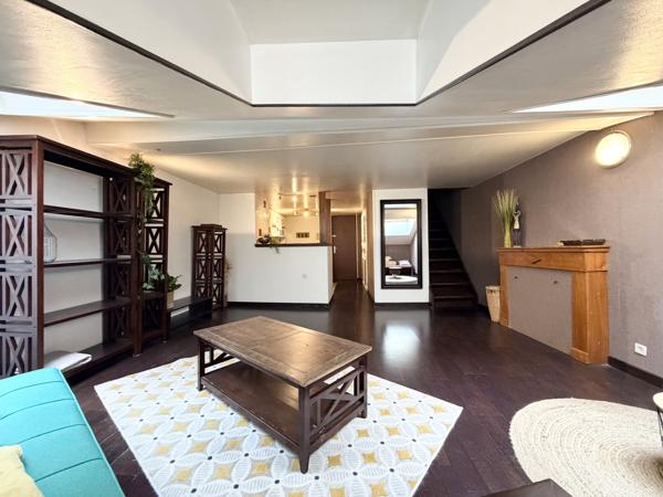 Chambéry (73000) Appartement T2 - 3ème étage - rue piétonne - centre historique Chambéry - Savoie