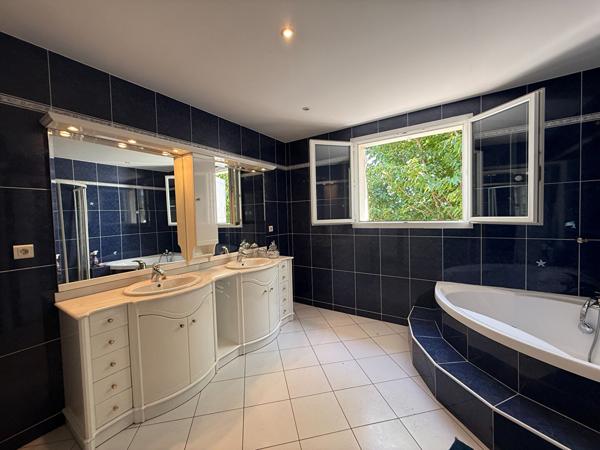 47300 VILLENEUVE SUR LOT Belles villas avec vue et piscine sur Villeneuve/Lot