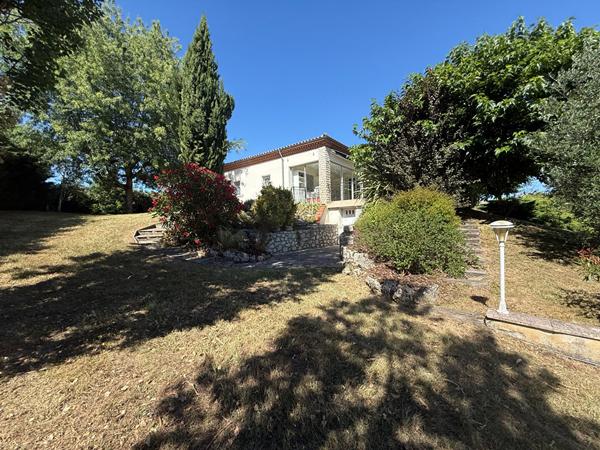 47300 VILLENEUVE SUR LOT Belles villas avec vue et piscine sur Villeneuve/Lot