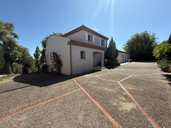 47300 VILLENEUVE SUR LOT Belles villas avec vue et piscine sur Villeneuve/Lot