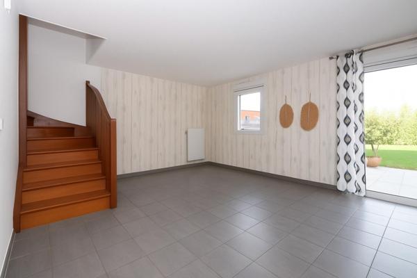 À Lesquin – Semi-individuelle récente avec grand jardin et panneaux photovoltaïques