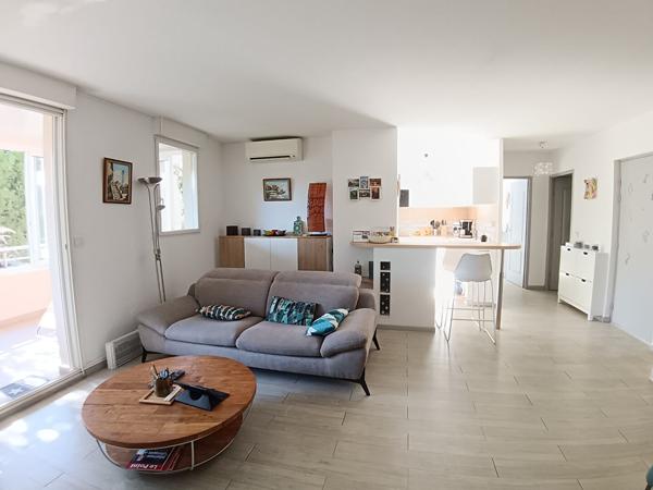 Appartement T4 de 78,81m² avec terrasse, loggia, garage et PK