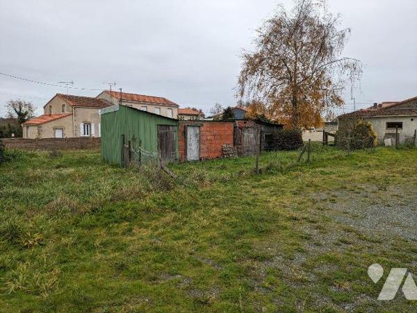 LES HERBIERS - Terrain à bâtir non viabilisé de 495 m² entre Les Herbiers et La Gaubretière, à ...