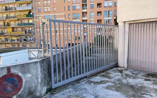 Stationnement à vendre    36 m2 Nice