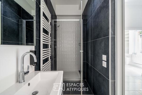 Rez-de jardin avec terrasses et véranda, rue de la Colonie