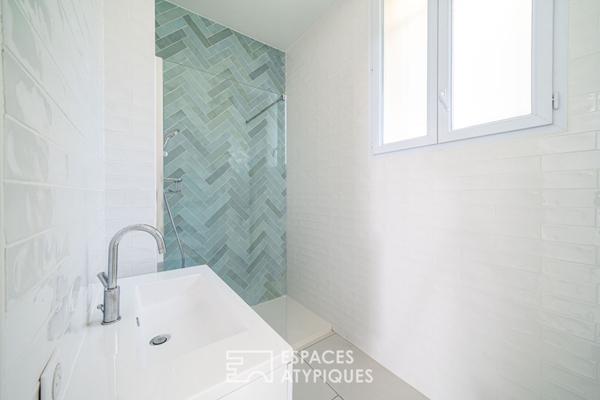 Rez-de jardin avec terrasses et véranda, rue de la Colonie