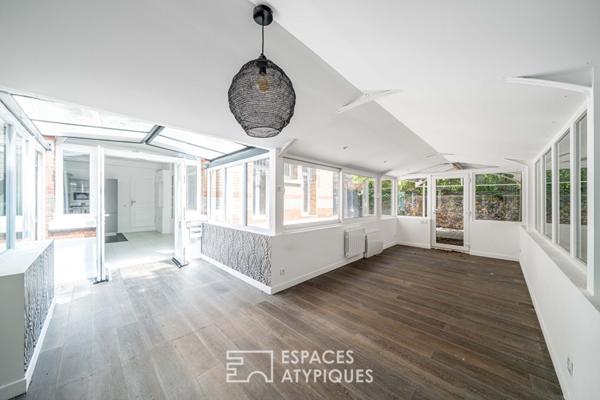 Rez-de jardin avec terrasses et véranda, rue de la Colonie