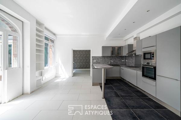 Rez-de jardin avec terrasses et véranda, rue de la Colonie