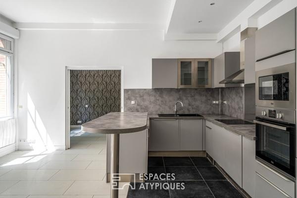 Rez-de jardin avec terrasses et véranda, rue de la Colonie