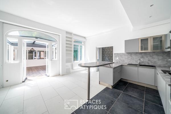 Rez-de jardin avec terrasses et véranda, rue de la Colonie