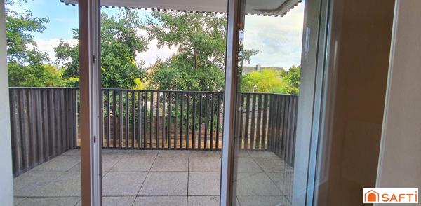 APPARTEMENT AVEC BALCON , JOLIE VUE , ENVIRONNEMENT AGREABLE