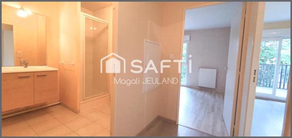 APPARTEMENT AVEC BALCON , JOLIE VUE , ENVIRONNEMENT AGREABLE