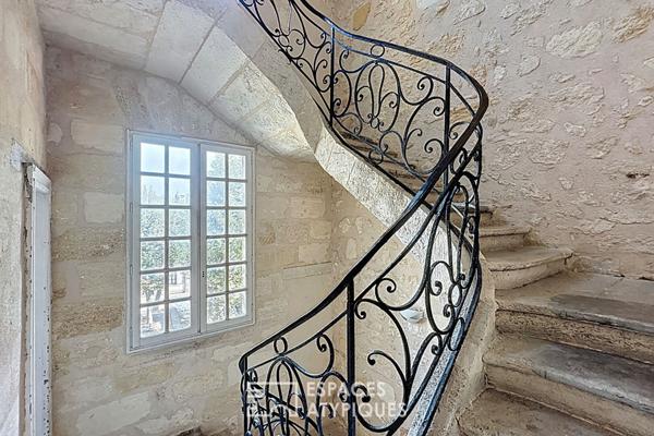 Appartement en duplex sous les toits en plein coeur de Bordeaux