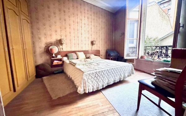 Appartement à vendre    3 pièces • 64,78 m2 Paris 12