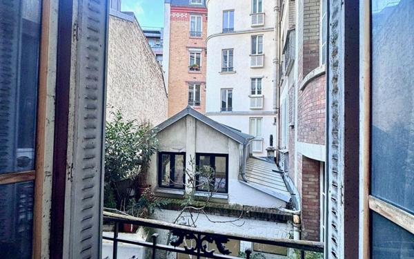 Appartement à vendre    3 pièces • 64,78 m2 Paris 12