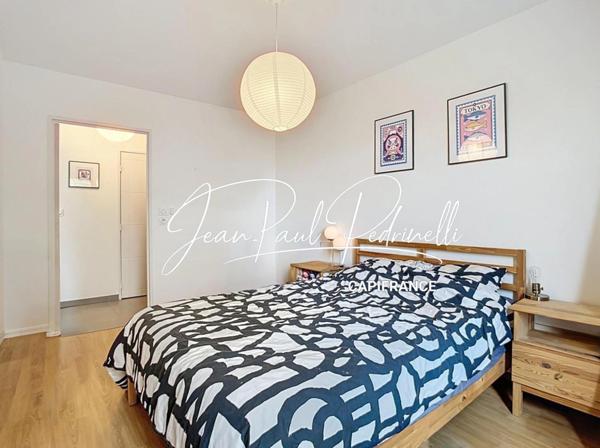 LYON 8 MERMOZ - T3 contemporain 64,5 m² – DPE B – Grand balcon 9 m² – Garage en supplément – Métro D – Tram T6 – Bus C15 & PL1