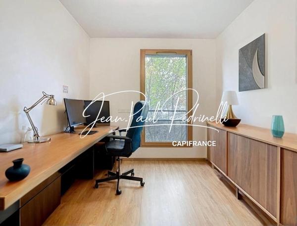 LYON 8 MERMOZ - T3 contemporain 64,5 m² – DPE B – Grand balcon 9 m² – Garage en supplément – Métro D – Tram T6 – Bus C15 & PL1