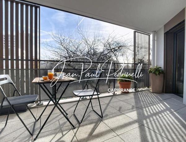 LYON 8 MERMOZ - T3 contemporain 64,5 m² – DPE B – Grand balcon 9 m² – Garage en supplément – Métro D – Tram T6 – Bus C15 & PL1