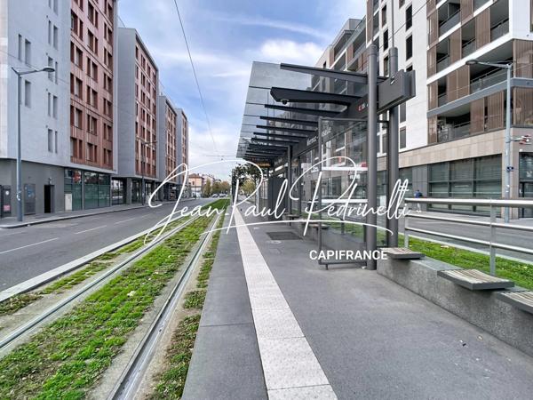 LYON 8 MERMOZ - T3 contemporain 64,5 m² – DPE B – Grand balcon 9 m² – Garage en supplément – Métro D – Tram T6 – Bus C15 & PL1