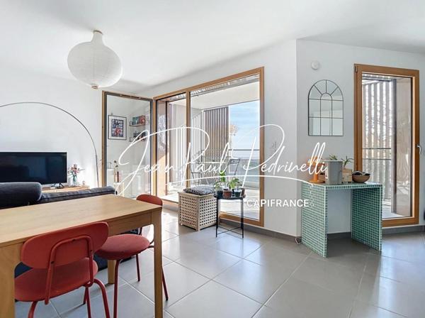 LYON 8 MERMOZ - T3 contemporain 64,5 m² – DPE B – Grand balcon 9 m² – Garage en supplément – Métro D – Tram T6 – Bus C15 & PL1