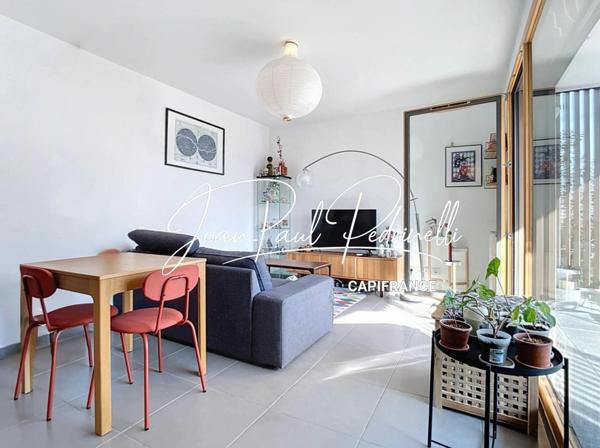 LYON 8 MERMOZ - T3 contemporain 64,5 m² – DPE B – Grand balcon 9 m² – Garage en supplément – Métro D – Tram T6 – Bus C15 & PL1