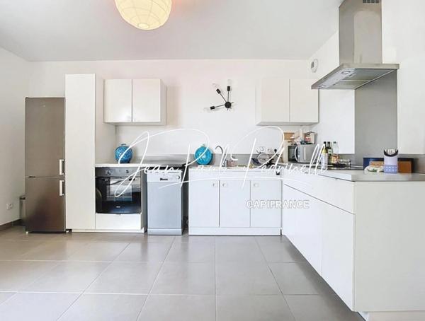 LYON 8 MERMOZ - T3 contemporain 64,5 m² – DPE B – Grand balcon 9 m² – Garage en supplément – Métro D – Tram T6 – Bus C15 & PL1