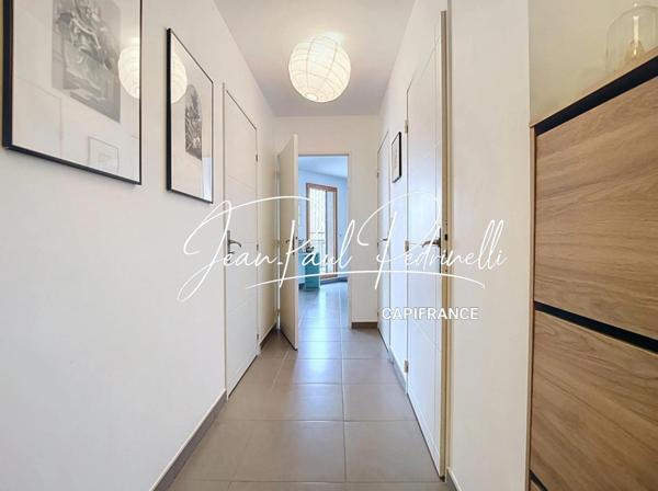 LYON 8 MERMOZ - T3 contemporain 64,5 m² – DPE B – Grand balcon 9 m² – Garage en supplément – Métro D – Tram T6 – Bus C15 & PL1