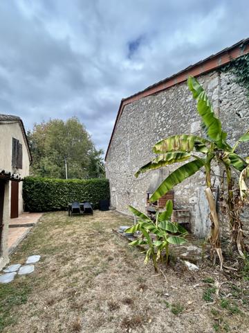 Maison en pierre, vue sur la vallée