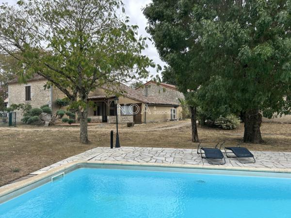 Maison en pierre, vue sur la vallée