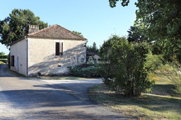 Maison en pierre, vue sur la vallée
