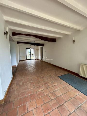 Maison en pierre, vue sur la vallée
