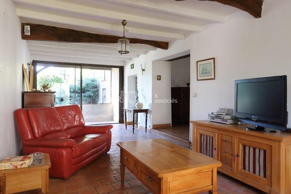 Maison en pierre, vue sur la vallée