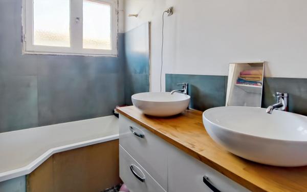 Maison à vendre    5 pièces •  Roquemaure