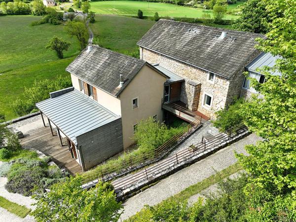 Gite dans propriété d'exception de 340 m2 entre Gorges du Tarn et Aubrac