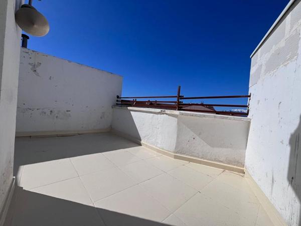 Charmant appartement de type loft au dernier étage d'une résidence de standing avec petite terrasse
