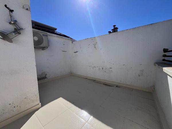 Charmant appartement de type loft au dernier étage d'une résidence de standing avec petite terrasse
