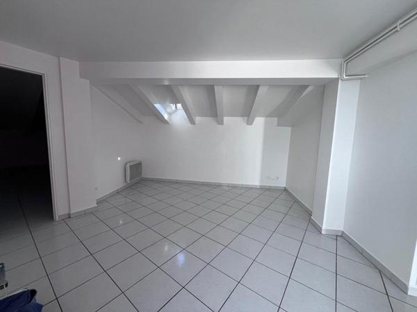 Charmant appartement de type loft au dernier étage d'une résidence de standing avec petite terrasse