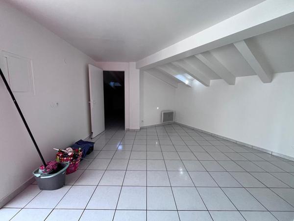 Charmant appartement de type loft au dernier étage d'une résidence de standing avec petite terrasse
