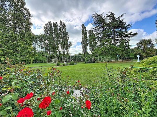 Propriété située à Bressuire, à seulement 5 minutes du centre-ville, édifiée sur un parc arboré d’environ 2 500 m².

Vous débuterez la visite par un hall d’entrée desservant un double séjour chaleureux avec insert à bois, une cuisine aménagée et équipée ouverte sur la terrasse et la véranda, une buanderie, des WC indépendants ainsi qu’un bureau de 18 m².

À l’étage, l’espace nuit se compose d’une suite parentale avec sa salle de bains privative et son accès au balcon offrant une vue sur le parc paysagé, de deux chambres supplémentaires, d’une salle d’eau, de WC indépendants et d’une seconde buanderie.

Vous découvrirez également un véritable espace bien-être comprenant une piscine couverte, un sauna, un spa ainsi qu’un espace salon/salle à manger idéal pour profiter de moments conviviaux en famille ou entre amis.

Côté pratique, cette propriété dispose également d’un garage, d’un préau et de plusieurs dépendances pour le stockage.

Si vous recherchez de grands espaces, de la tranquillité sans vis-à-vis et la proximité immédiate du centre-ville pour le quotidien, cette propriété aux belles prestations saura vous séduire.