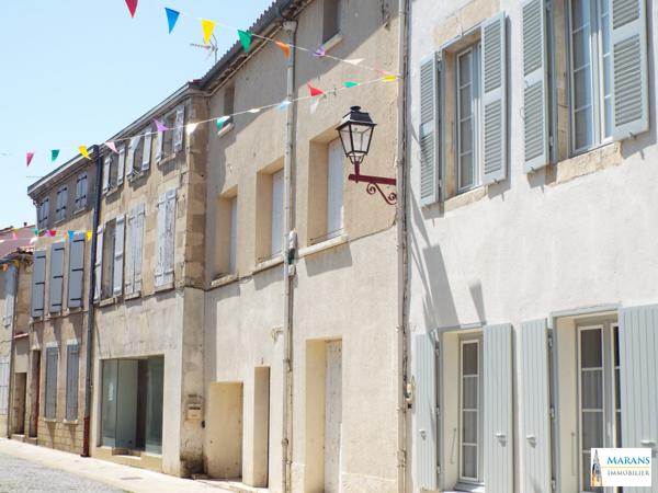 Immeuble rénové 20 minutes La Rochelle