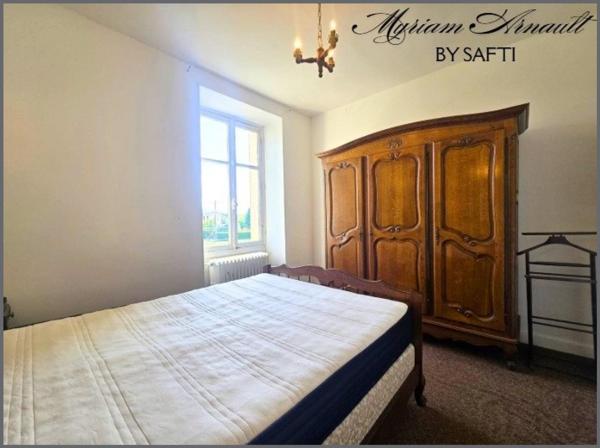 Propriété 240 m² divisée en 3 appartements avec garage et dépendances sur terrain