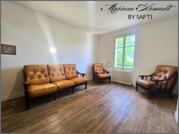 Propriété 240 m² divisée en 3 appartements avec garage et dépendances sur terrain