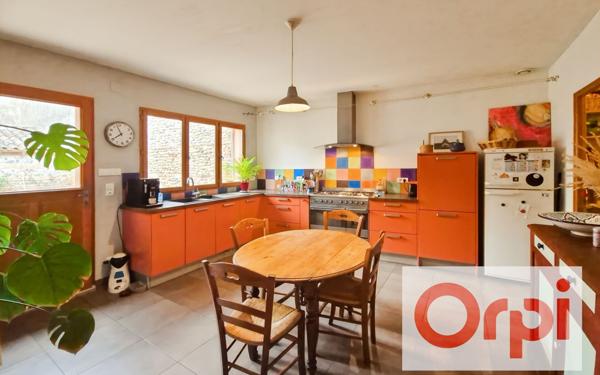 Maison à vendre    6 pièces •  Grenade