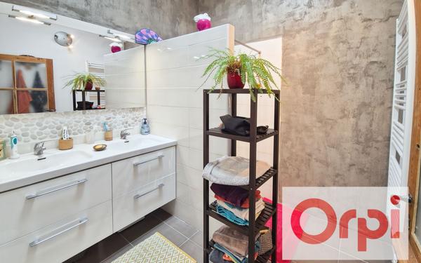 Maison à vendre    6 pièces •  Grenade