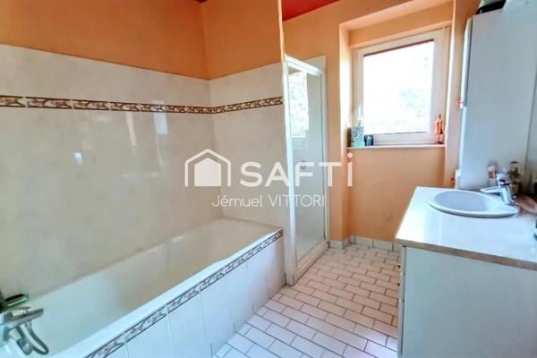 Longère en pierre avec 2 hectares de prairie