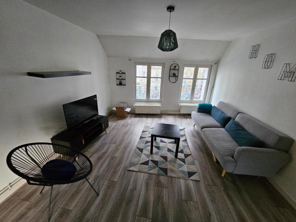 Appartement F3 duplex avec terrasse proche Centre Commercial 4 chemins et  Grand Marché Couvert