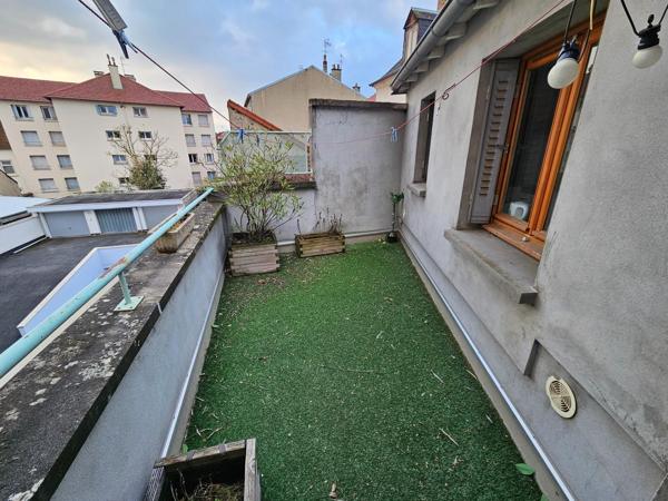 Appartement F3 duplex avec terrasse proche Centre Commercial 4 chemins et  Grand Marché Couvert