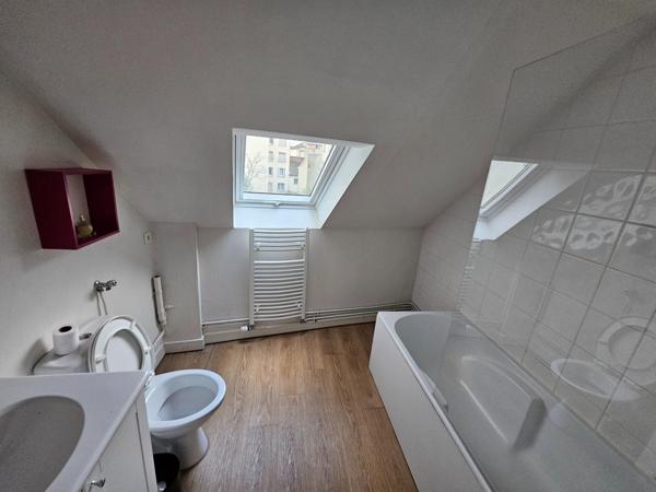 Appartement F3 duplex avec terrasse proche Centre Commercial 4 chemins et  Grand Marché Couvert