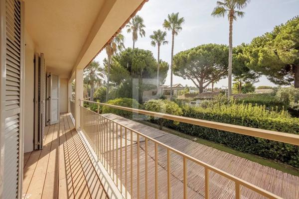 A vendre à l'ouest du Cap d'Antibes, belle villa provençale neuve